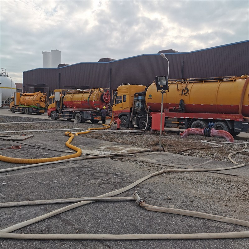 白茅湖农场污水池清理