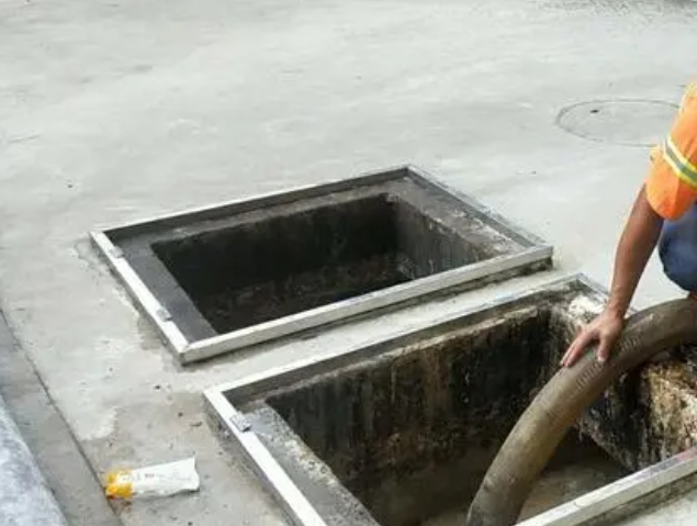 白茅湖农场化粪池清理